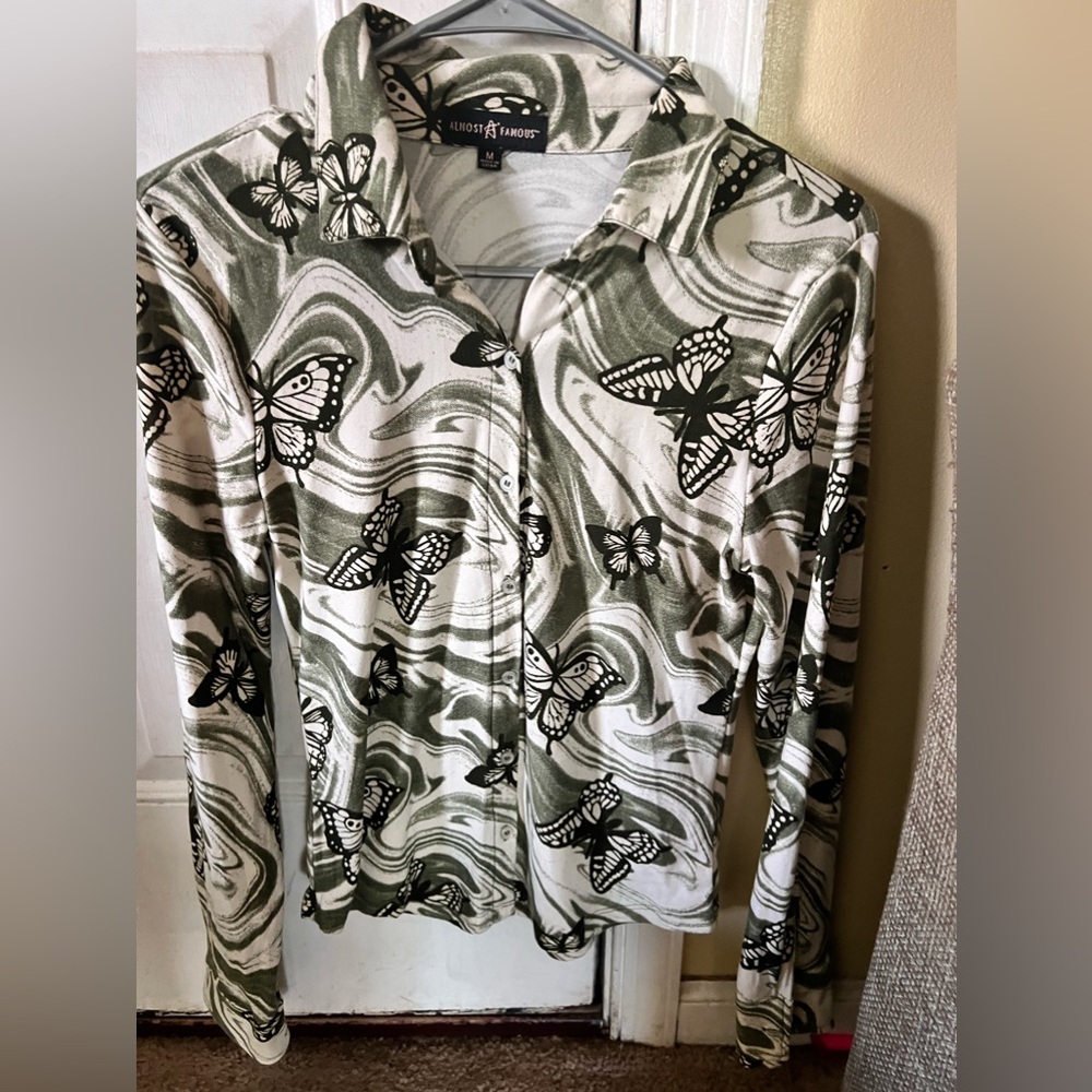 A flowered thin flannel, size Medium